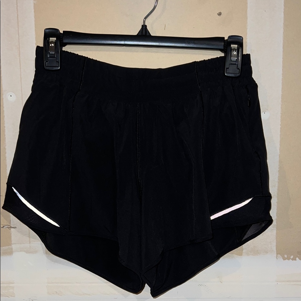 Lululemon Hotty Hot Low-Rise Lined Short 4"